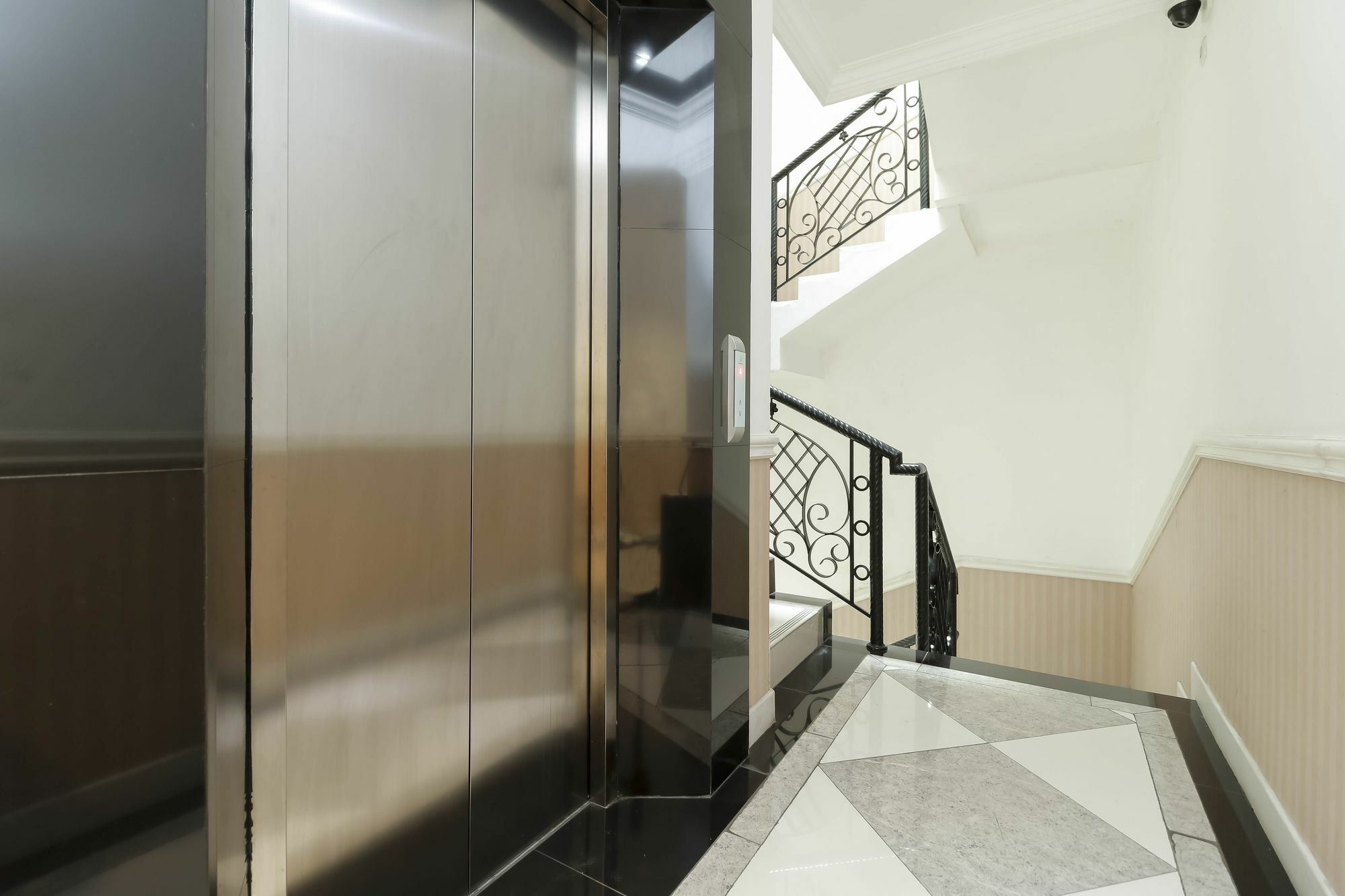 Reddoorz Plus @ Setiabudi Barat Jakarta Exteriör bild