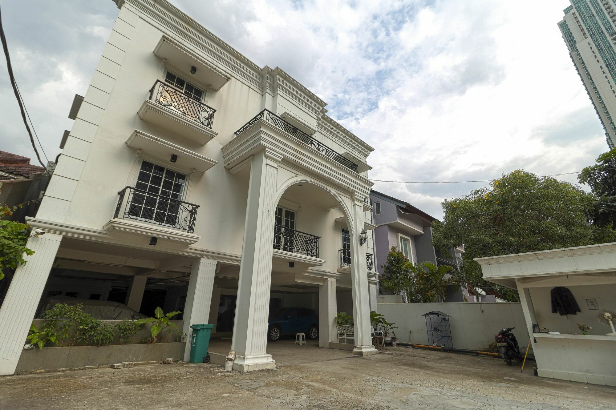 Reddoorz Plus @ Setiabudi Barat Jakarta Exteriör bild