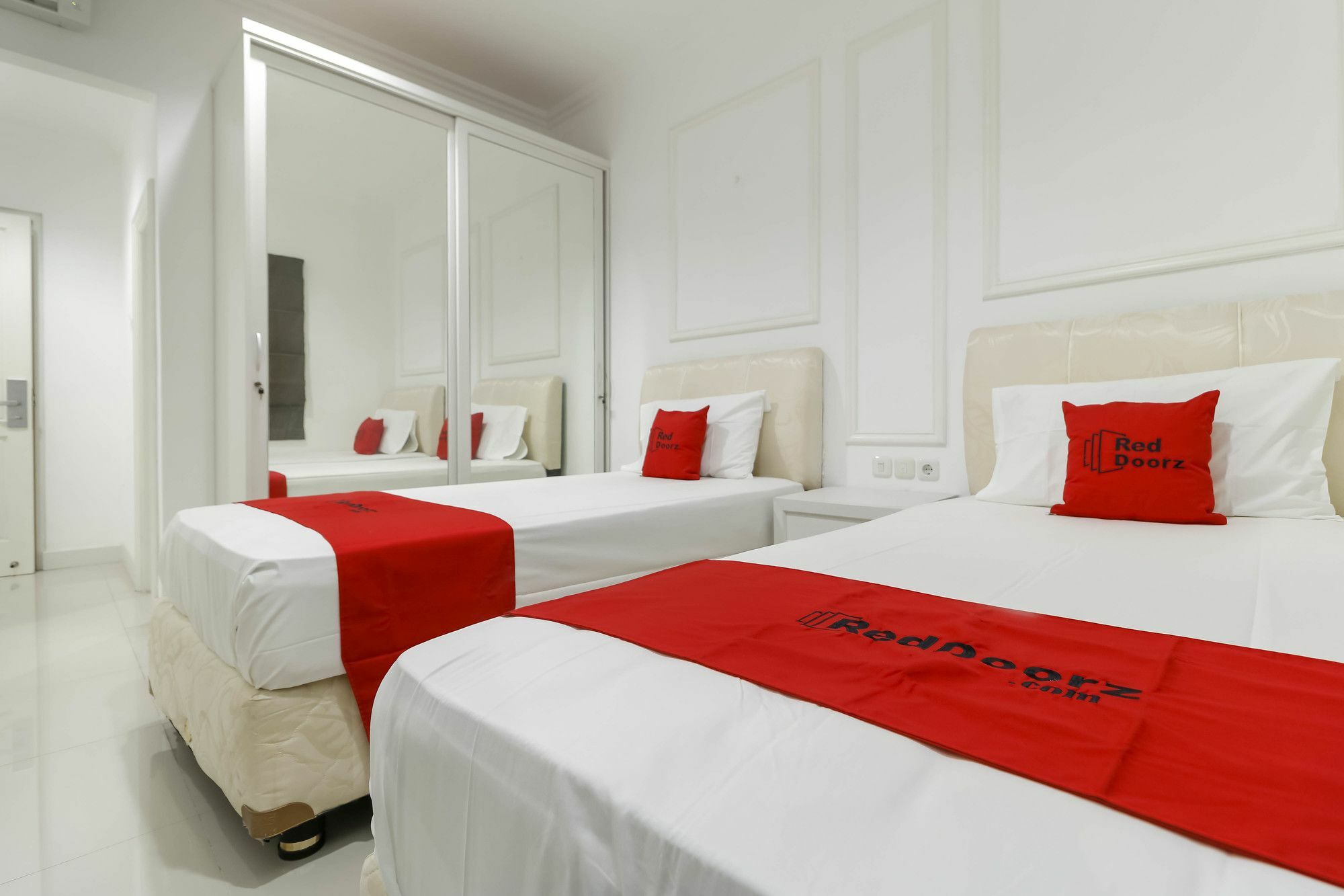 Reddoorz Plus @ Setiabudi Barat Jakarta Exteriör bild