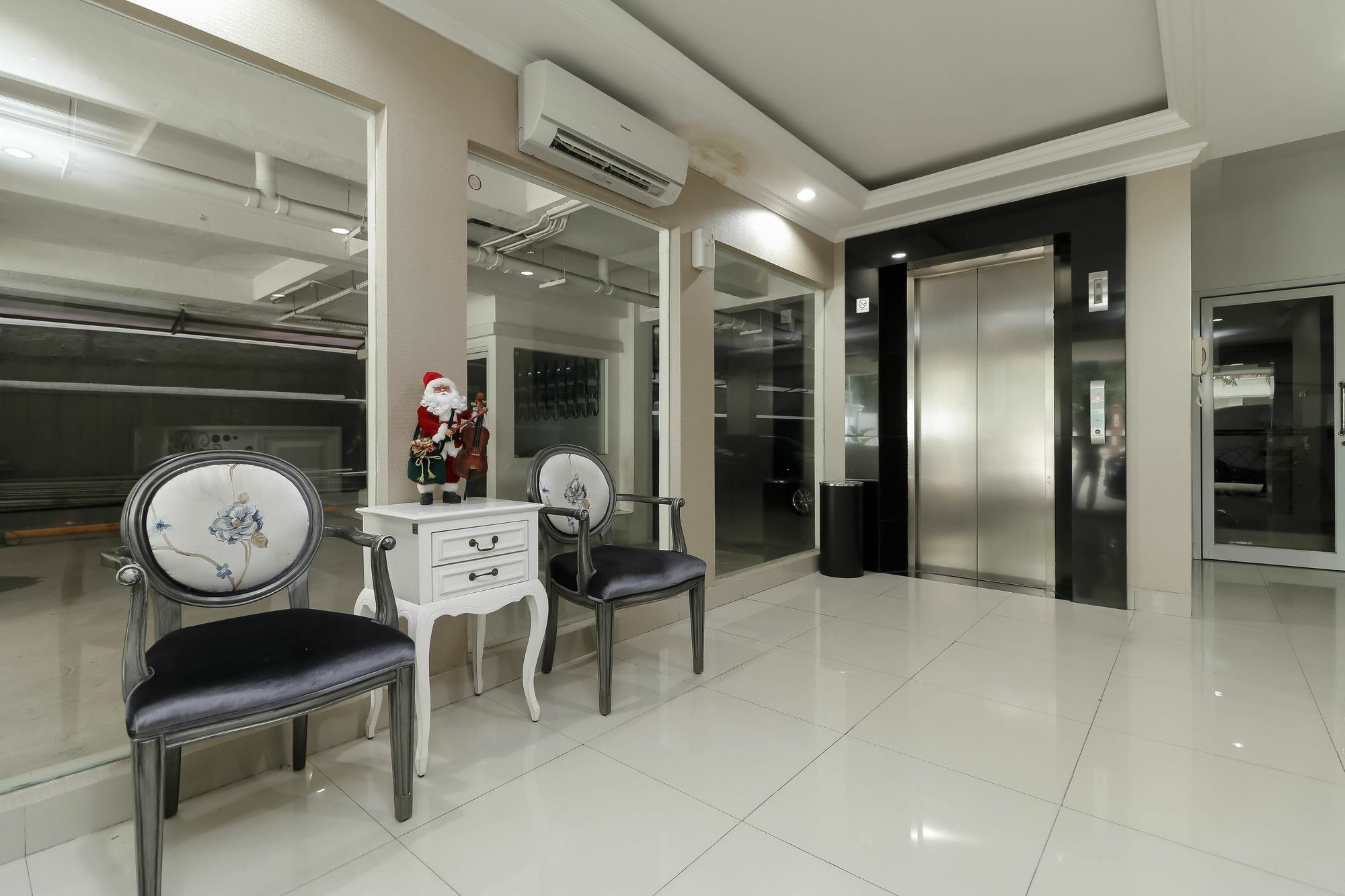Reddoorz Plus @ Setiabudi Barat Jakarta Exteriör bild