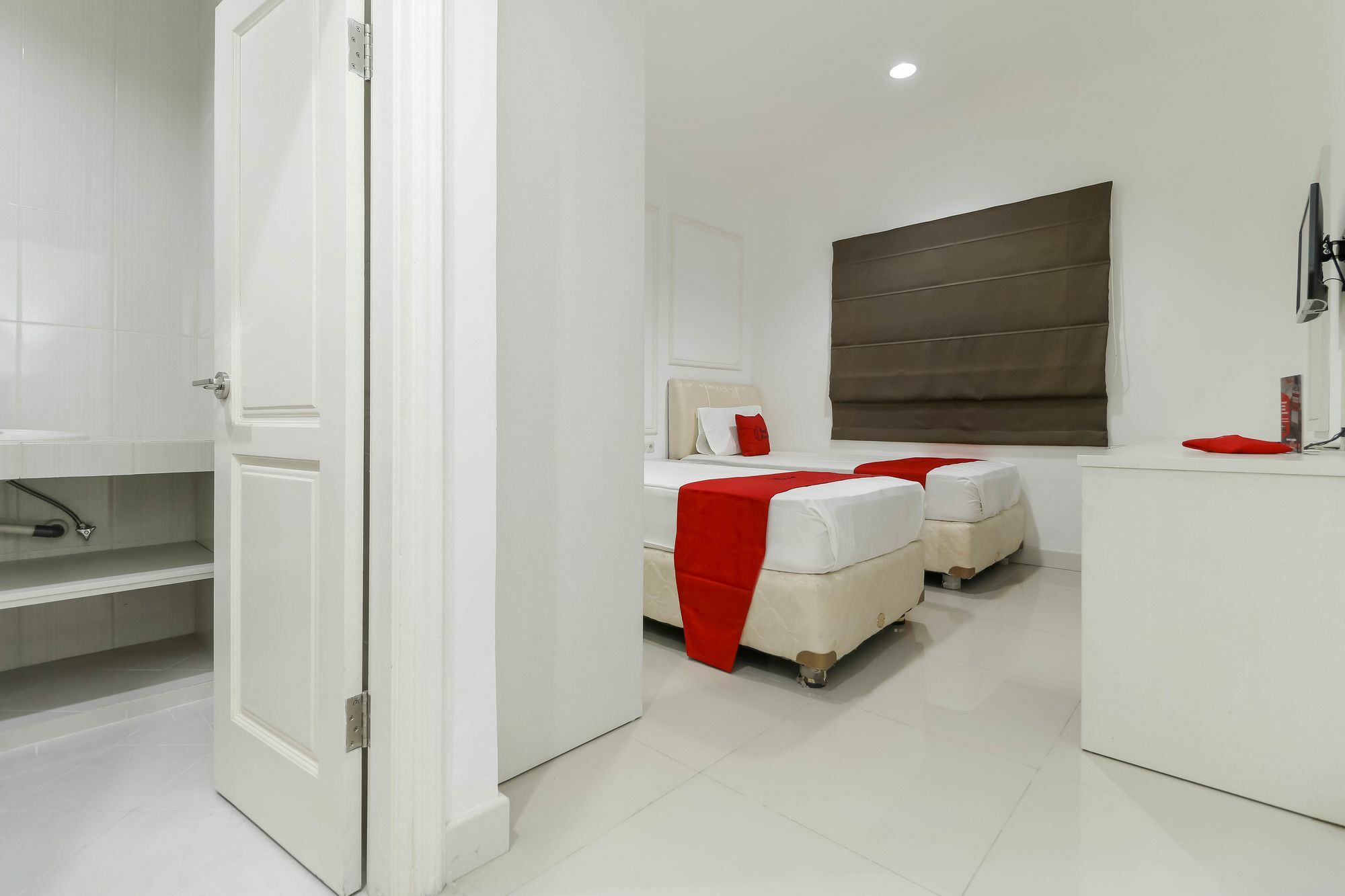 Reddoorz Plus @ Setiabudi Barat Jakarta Exteriör bild