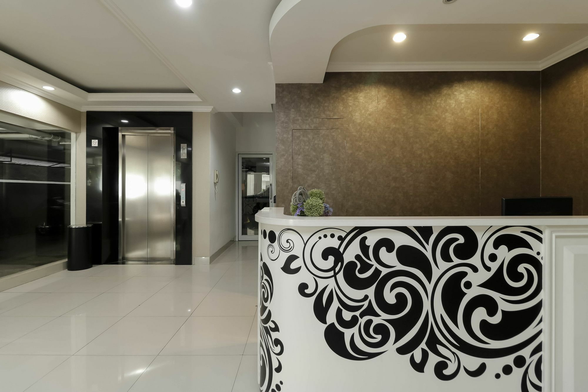 Reddoorz Plus @ Setiabudi Barat Jakarta Exteriör bild